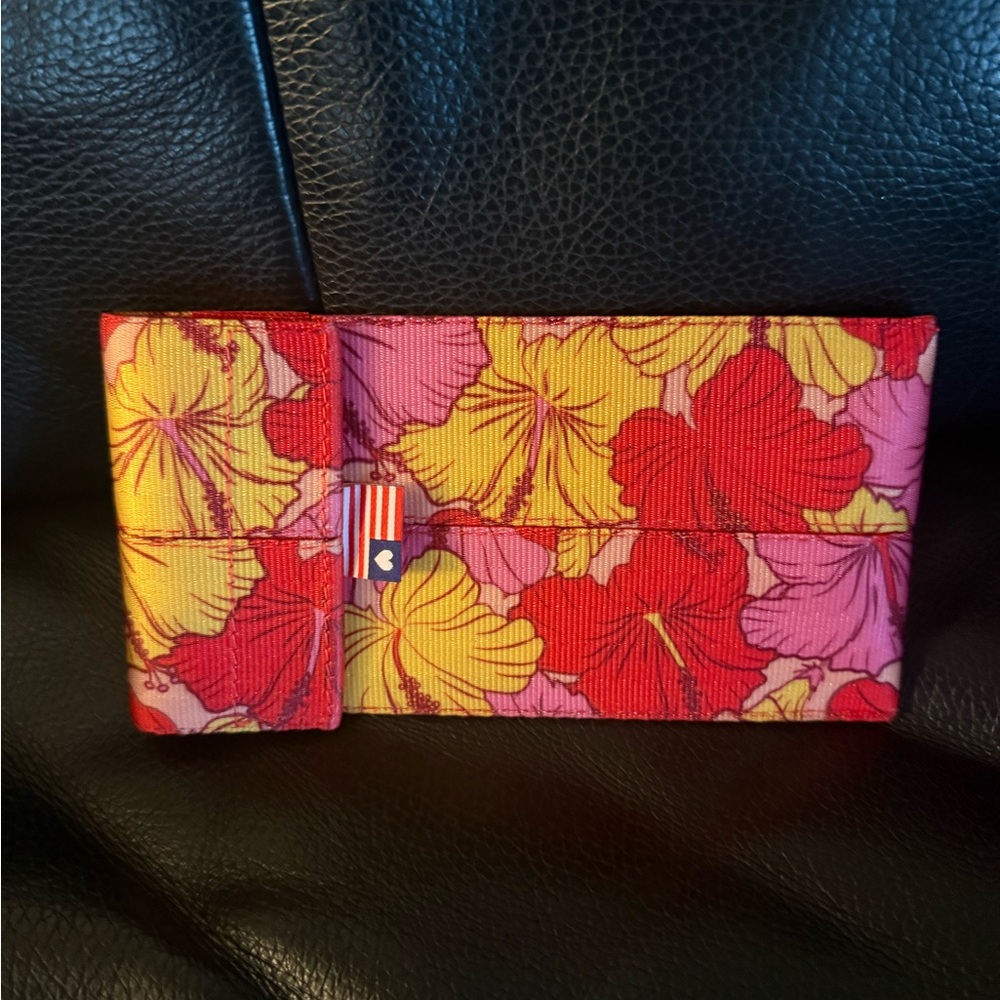 Harvey’s Hibiscus Floral sunglasses case🌺🧡💛💕